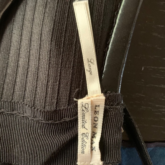 Ribbed black top - Picture 3 of 3